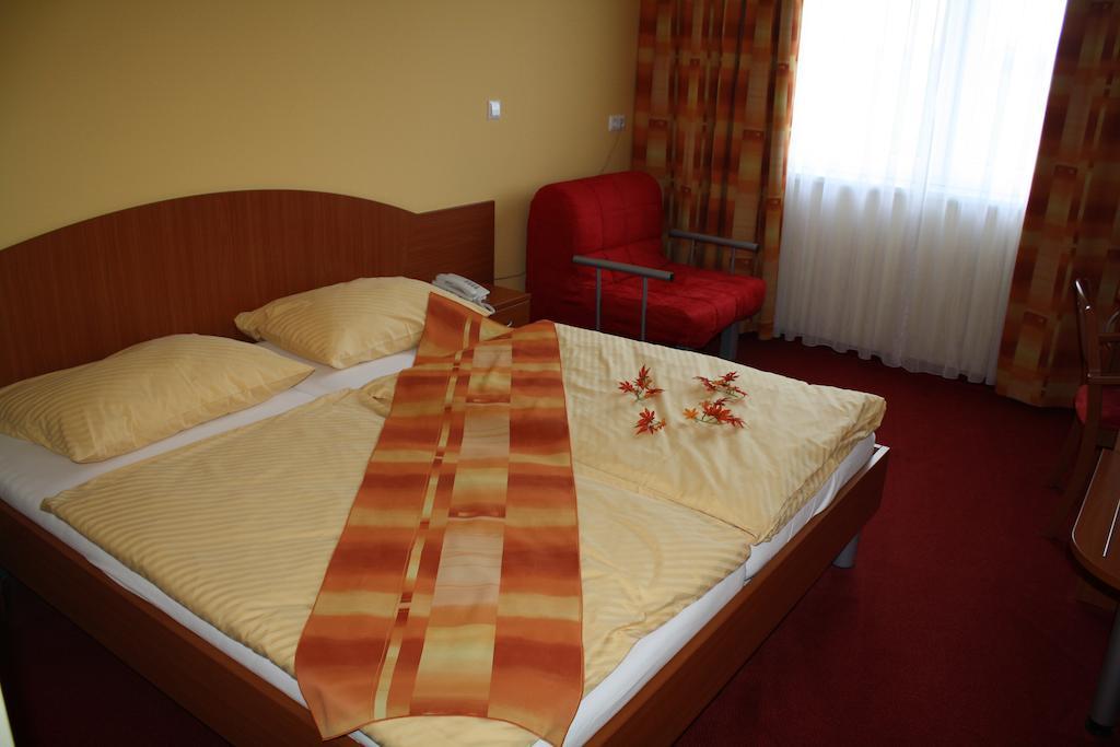 Penzion Letalisce Hotell Murska Sobota Rum bild