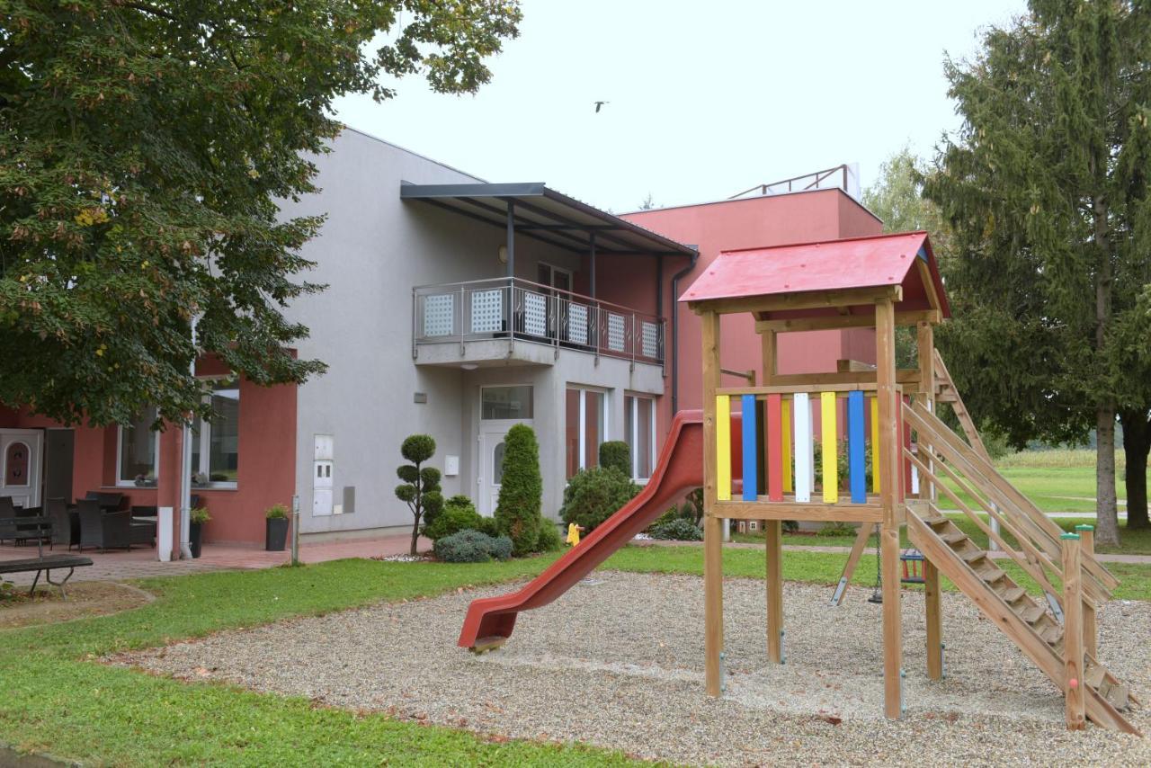 Penzion Letalisce Murska Sobota Exteriör bild